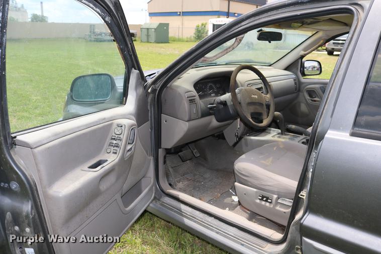 image for item DD8228 2002 Jeep Grand Cherokee SUV