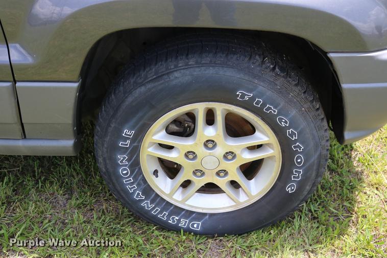 image for item DD8228 2002 Jeep Grand Cherokee SUV