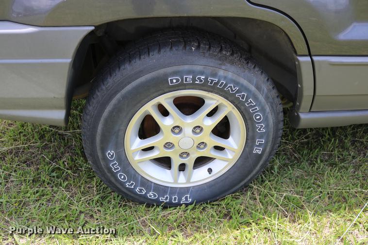 image for item DD8228 2002 Jeep Grand Cherokee SUV