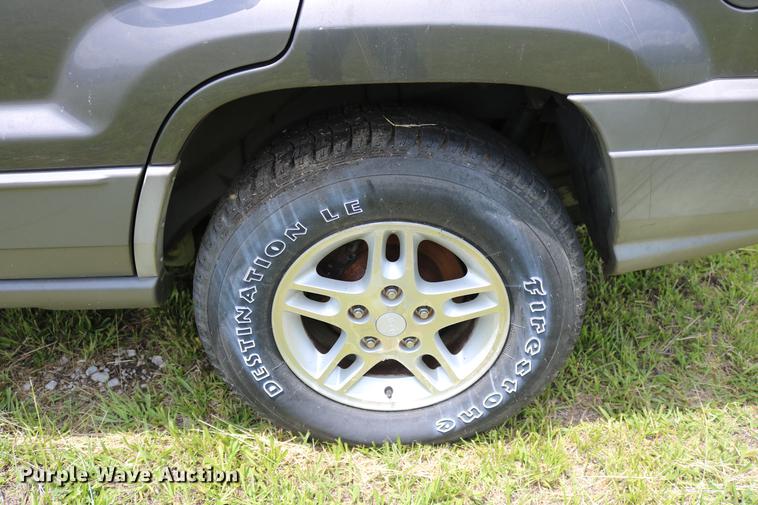 image for item DD8228 2002 Jeep Grand Cherokee SUV