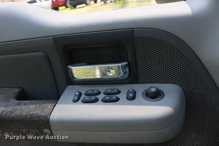 image for item DD8230 2007 Ford F150 SuperCab pickup truck