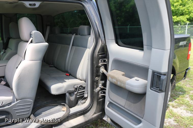 image for item DD8230 2007 Ford F150 SuperCab pickup truck