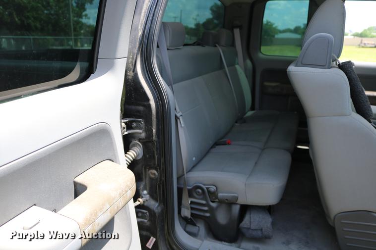 image for item DD8230 2007 Ford F150 SuperCab pickup truck