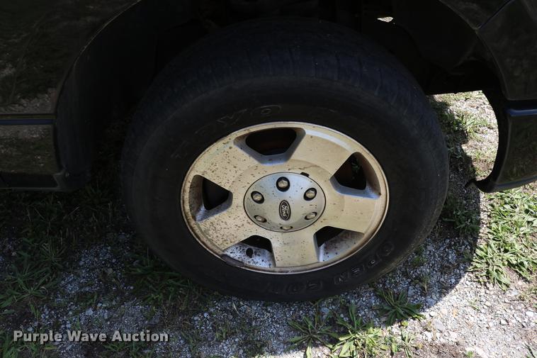 image for item DD8230 2007 Ford F150 SuperCab pickup truck