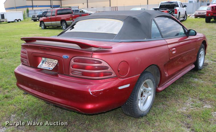 image for item DD8231 1995 Ford Mustang convertible