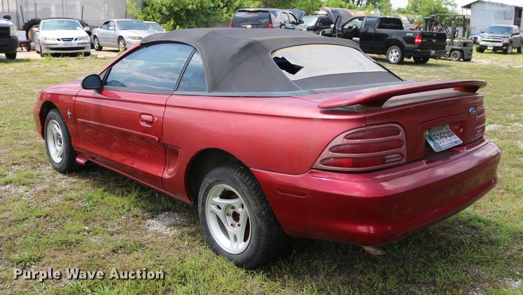 image for item DD8231 1995 Ford Mustang convertible