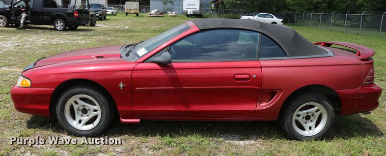 image for item DD8231 1995 Ford Mustang convertible