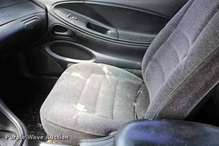 image for item DD8231 1995 Ford Mustang convertible