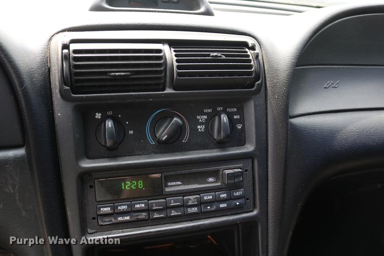 image for item DD8231 1995 Ford Mustang convertible