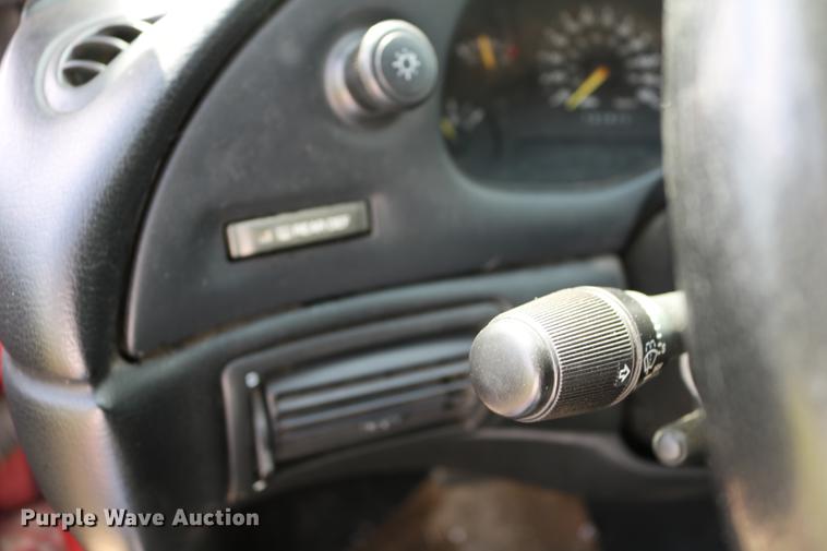 image for item DD8231 1995 Ford Mustang convertible