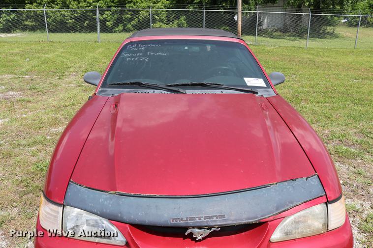 image for item DD8231 1995 Ford Mustang convertible