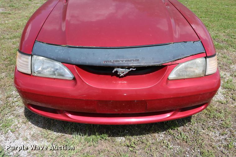 image for item DD8231 1995 Ford Mustang convertible