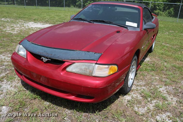 image for item DD8231 1995 Ford Mustang convertible