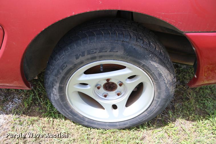 image for item DD8231 1995 Ford Mustang convertible