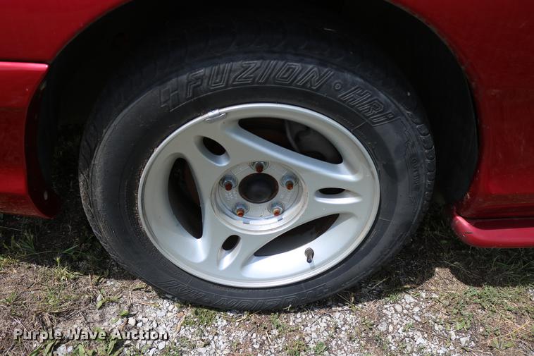 image for item DD8231 1995 Ford Mustang convertible