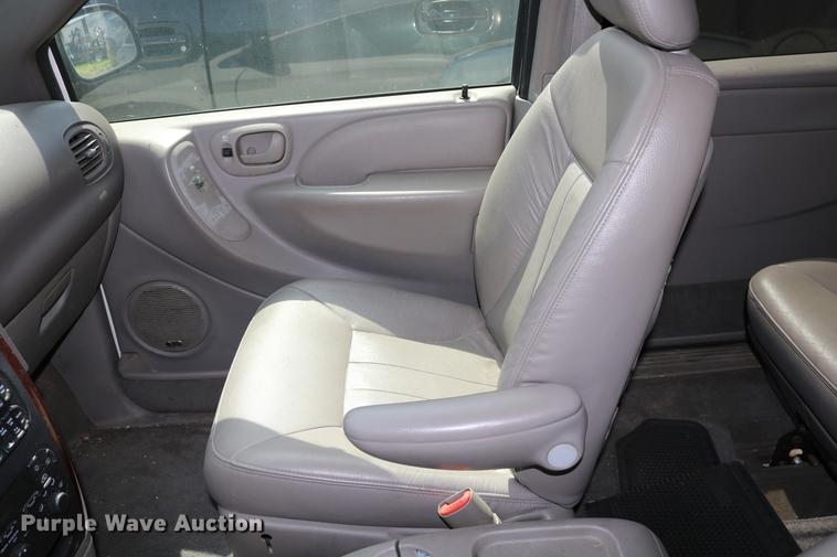 image for item DD8235 2001 Dodge Grand Caravan van