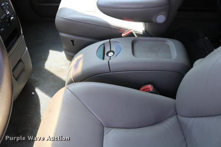 image for item DD8235 2001 Dodge Grand Caravan van