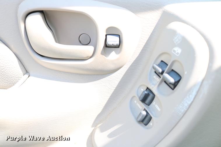 image for item DD8235 2001 Dodge Grand Caravan van