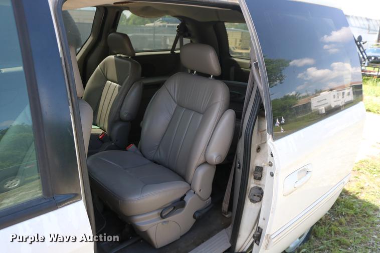 image for item DD8235 2001 Dodge Grand Caravan van