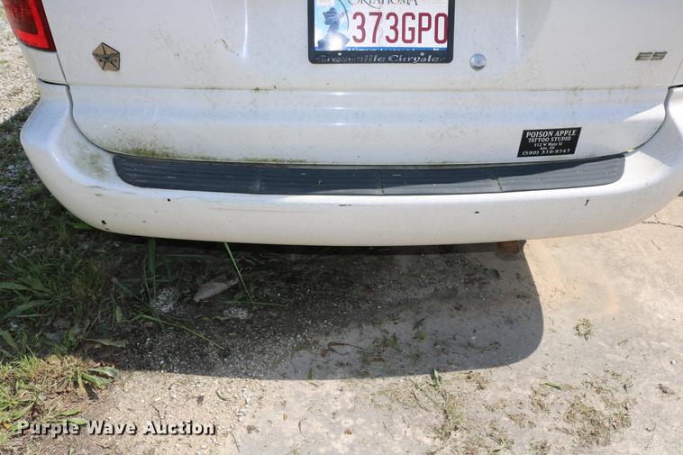 image for item DD8235 2001 Dodge Grand Caravan van