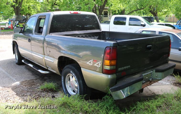 image for item DD8238 1999 GMC Sierra 1500 Ext. Cab pickup truck