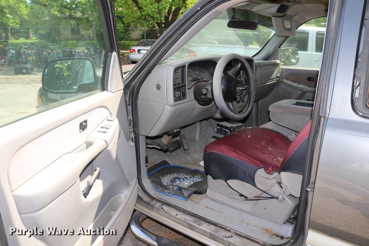 image for item DD8238 1999 GMC Sierra 1500 Ext. Cab pickup truck