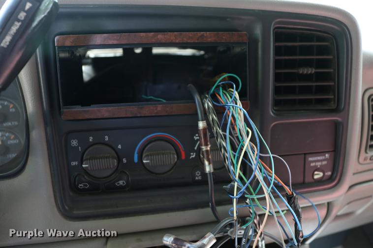 image for item DD8238 1999 GMC Sierra 1500 Ext. Cab pickup truck