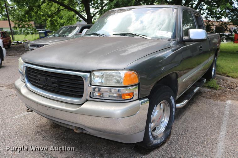 image for item DD8238 1999 GMC Sierra 1500 Ext. Cab pickup truck