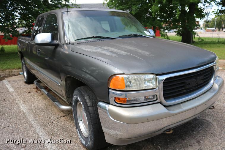 image for item DD8238 1999 GMC Sierra 1500 Ext. Cab pickup truck