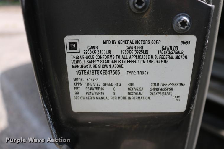 image for item DD8238 1999 GMC Sierra 1500 Ext. Cab pickup truck