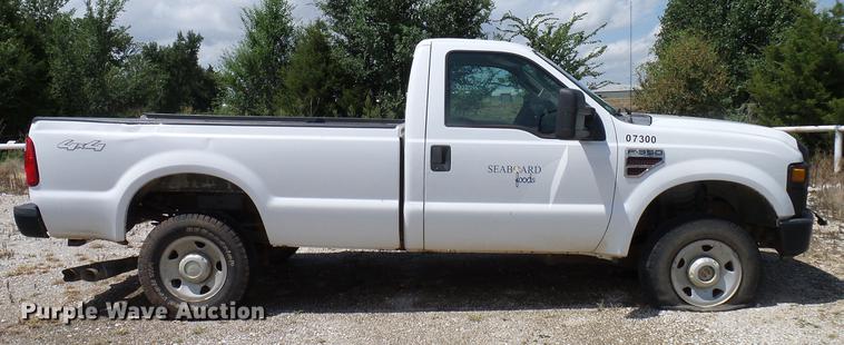 image for item DD8363 2008 Ford F350 Super Duty pickup truck