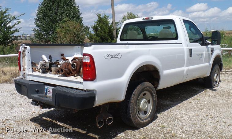 image for item DD8363 2008 Ford F350 Super Duty pickup truck