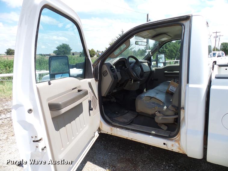 image for item DD8363 2008 Ford F350 Super Duty pickup truck