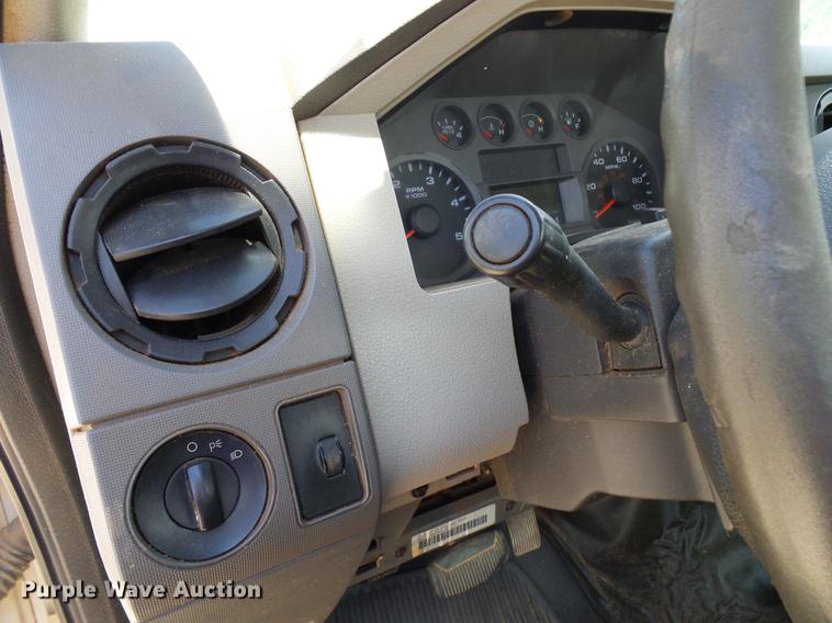 image for item DD8363 2008 Ford F350 Super Duty pickup truck