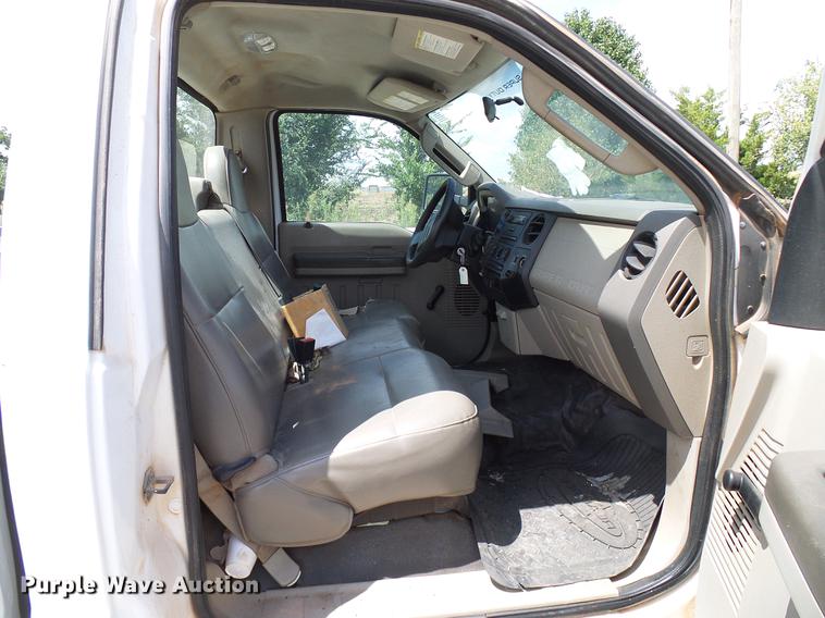 image for item DD8363 2008 Ford F350 Super Duty pickup truck