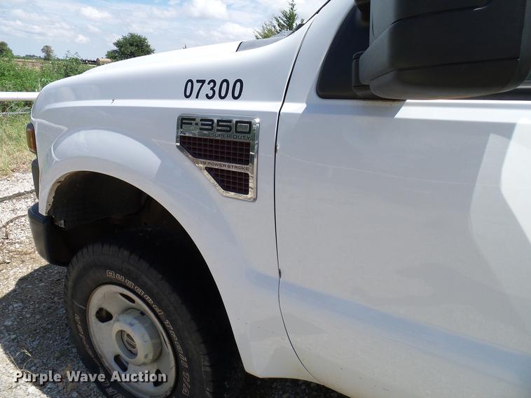 image for item DD8363 2008 Ford F350 Super Duty pickup truck