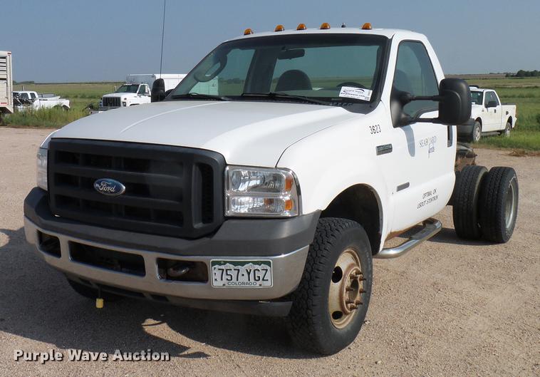 image for item DD8370 2007 Ford F350 Super Duty truck cab and chassis
