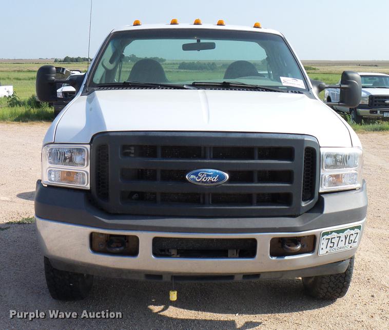 image for item DD8370 2007 Ford F350 Super Duty truck cab and chassis