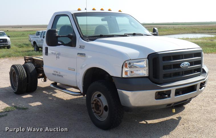 image for item DD8370 2007 Ford F350 Super Duty truck cab and chassis