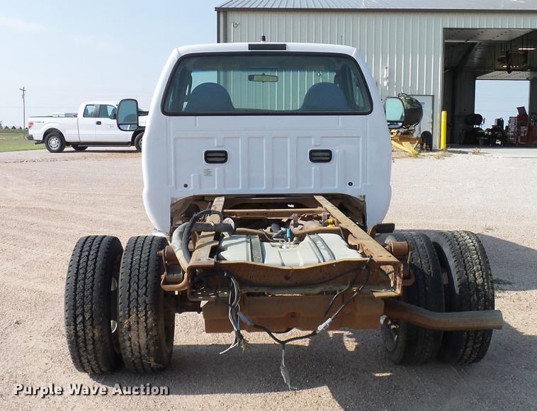 image for item DD8370 2007 Ford F350 Super Duty truck cab and chassis