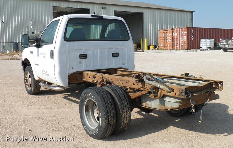 image for item DD8370 2007 Ford F350 Super Duty truck cab and chassis
