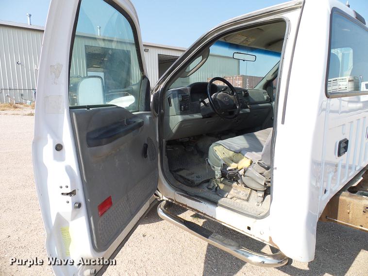 image for item DD8370 2007 Ford F350 Super Duty truck cab and chassis