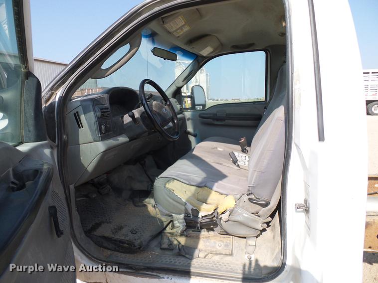 image for item DD8370 2007 Ford F350 Super Duty truck cab and chassis