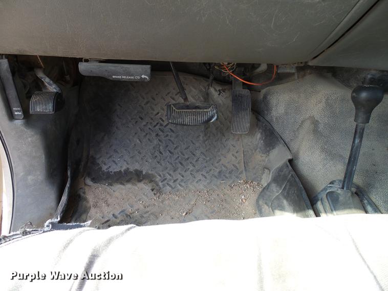 image for item DD8370 2007 Ford F350 Super Duty truck cab and chassis