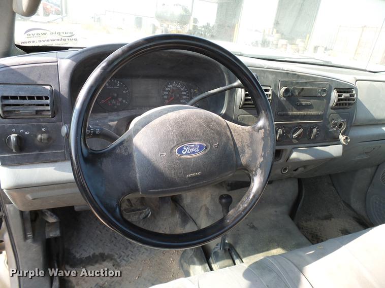 image for item DD8370 2007 Ford F350 Super Duty truck cab and chassis