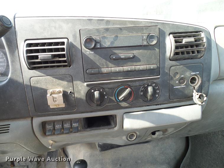 image for item DD8370 2007 Ford F350 Super Duty truck cab and chassis