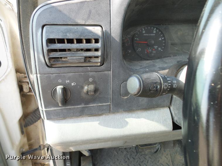 image for item DD8370 2007 Ford F350 Super Duty truck cab and chassis