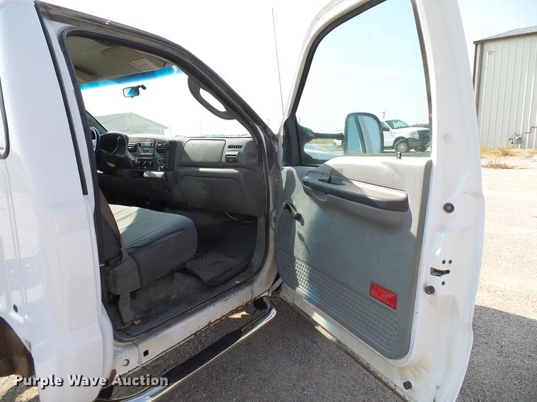 image for item DD8370 2007 Ford F350 Super Duty truck cab and chassis