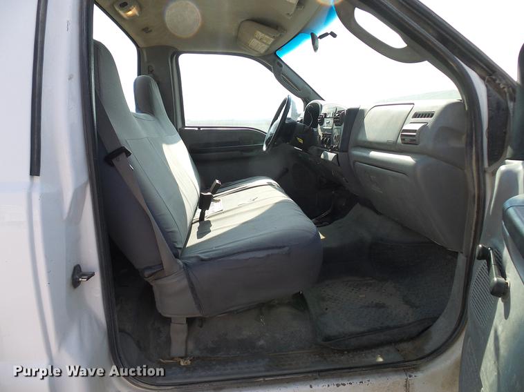 image for item DD8370 2007 Ford F350 Super Duty truck cab and chassis