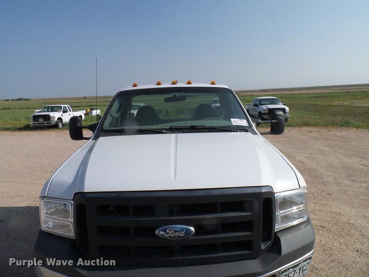 image for item DD8370 2007 Ford F350 Super Duty truck cab and chassis